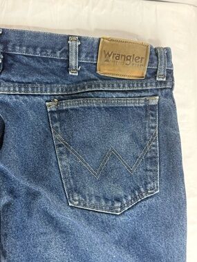 Wrangler Rugged Wear Jeans Mens 40x30 Blue Denim Relaxed Fit Made Mexico